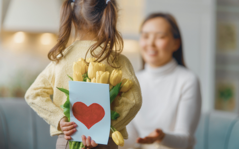 Complementos, flores preservadas y bouquets secos para madres 2024